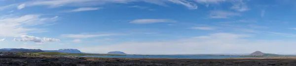 Sjön Myvatn på sommaren, Island. — Stockfoto