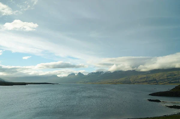 Прекрасный вид летом, Исландия — стоковое фото