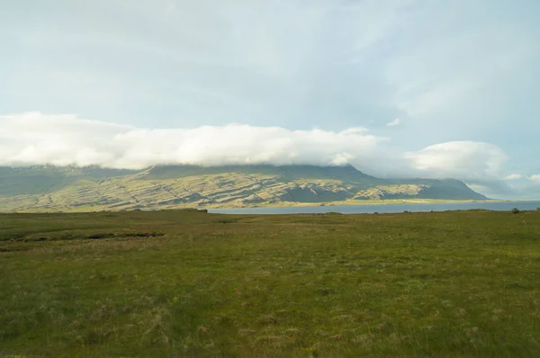 Schöne Aussicht im Sommer, Island — Stockfoto