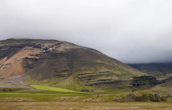 Schöne Aussicht im Sommer, Island — Stockfoto