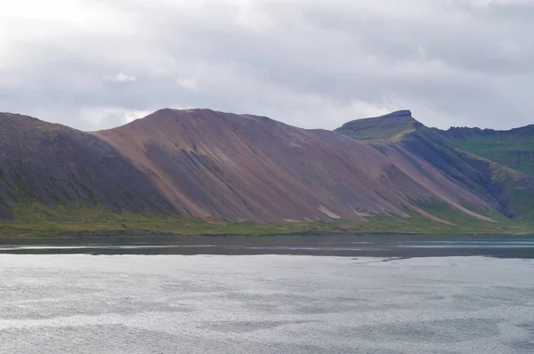 Belle montagne en été, Islande . — Photo