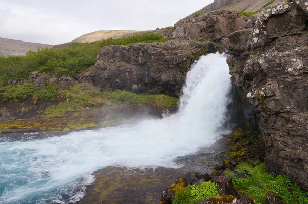 Hermosa Gongumannafoss en Islandia . — Foto de Stock