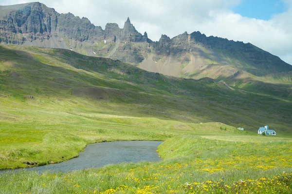Vacker utsikt på sommaren, Island. — Stockfoto