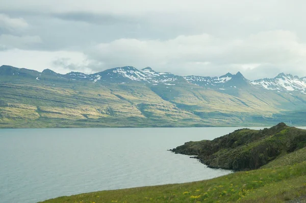 Hermosa vista en verano, Islandia . — Foto de Stock