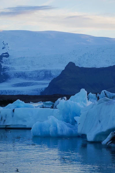 Landskap natur med is i glaciärlagunen, Island — Stockfoto