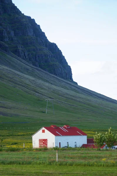 Vacker utsikt på sommaren, Island. — Stockfoto