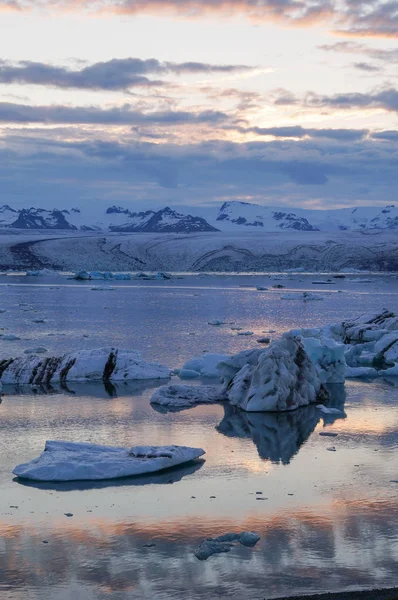 Krajobraz krajobraz z lodem w Jokulsarlon, Islandia — Zdjęcie stockowe