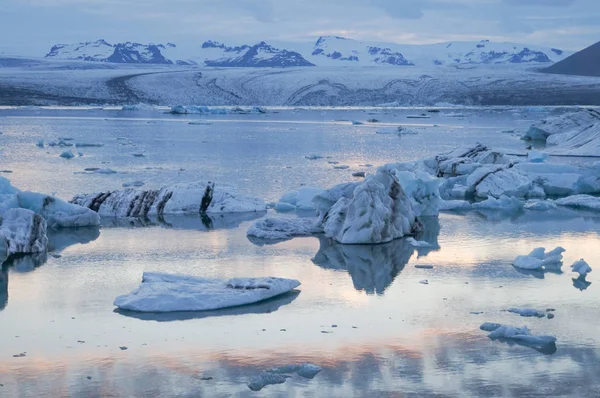 Paisaje con hielo en Jokulsarlon, Islandia — Foto de Stock