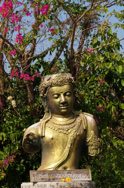 Bronsstaty av Avalokitasvara i Thailand. — Stockfoto