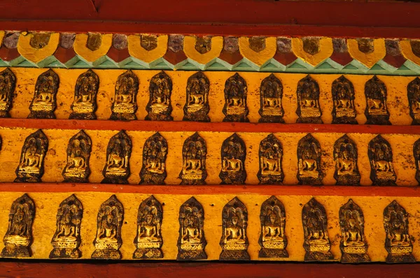 Detail der Decke im Pavillon des wat pong sanuk Tempels, Thailand. — Stockfoto
