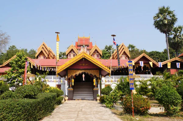 泰国北部南邦府缅甸寺庙斯里兰卡荣曼寺, — 图库照片