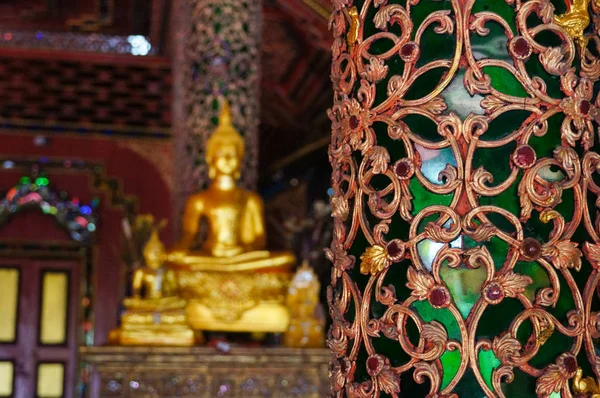 Hermoso poste de Wat Sri Rong Muang, templo birmano, Lampang , —  Fotos de Stock