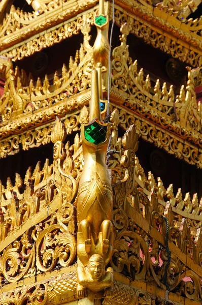 Detalhe estranho de Wat Phra Kaew Don Tao, Lampang, Northern Thail — Fotografia de Stock