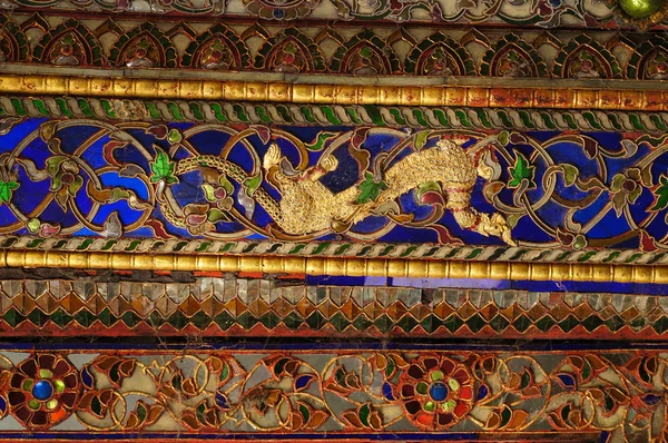 Mooi detail van Wat Phra Kaew Don Tao, Lampang, Thailand. — Stockfoto