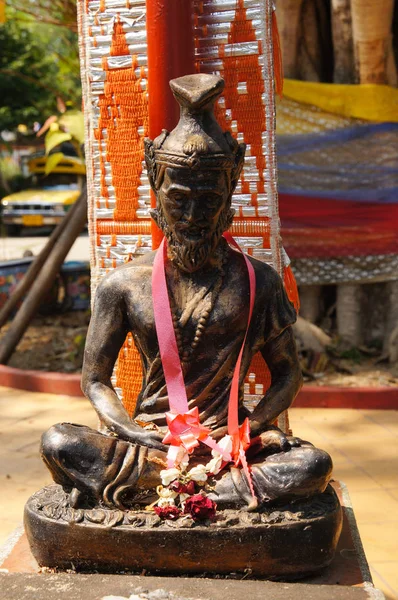 Άγαλμα του ασκητή στο Wat Σρι Rong Muang, Λαμπάνγκ, Ταϊλάνδη. — Φωτογραφία Αρχείου