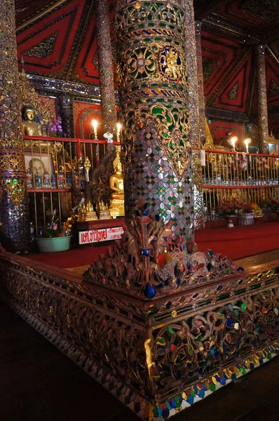 Krásný detail Wat Sri Rong Muang, Lampang, Thajsko. — Stock fotografie
