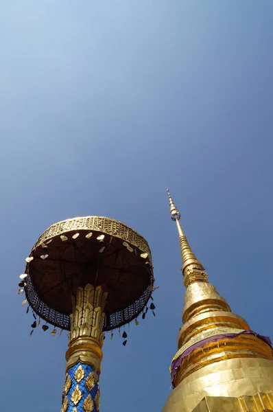 Beautiful detail of Wat Pong Sanuk Tai Temple in Lampang, Thaila — Stock Photo, Image