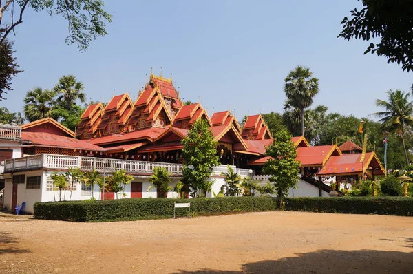 Wat Sri Rong Muang memiliki wihara kayu jati paling indah di La — Stok Foto
