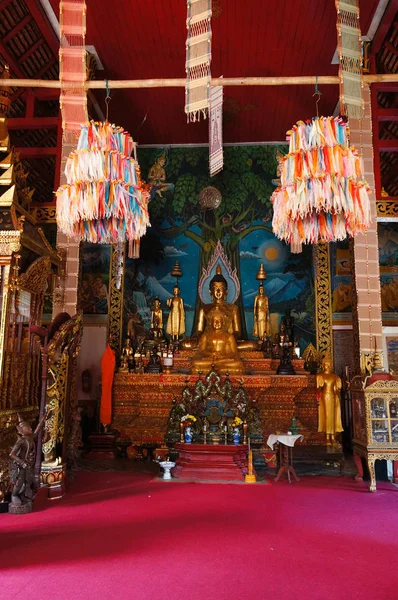 Bela vista do Templo Wat Pong Sanuk em Lampang, Tailândia — Fotografia de Stock