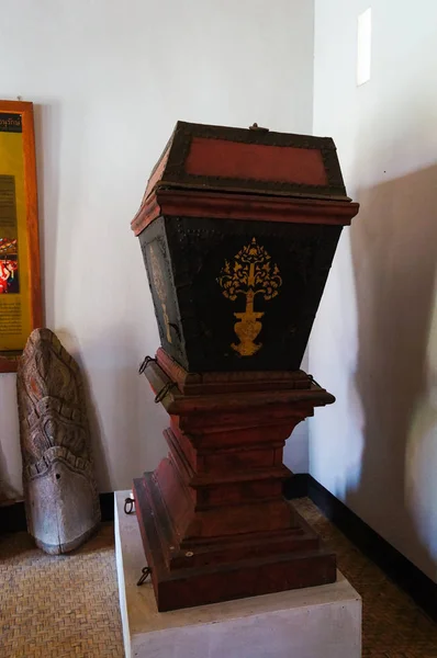 Gabinetto Tripitaka in stile settentrionale al tempio di Wat Pong Sanuk a La — Foto Stock