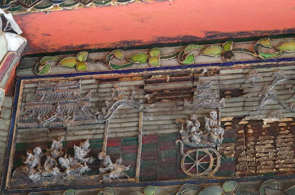 Beautiful ceiling of  Wat Phra Kaew Don Tao, Lampang, Thailand. — Stock Photo, Image