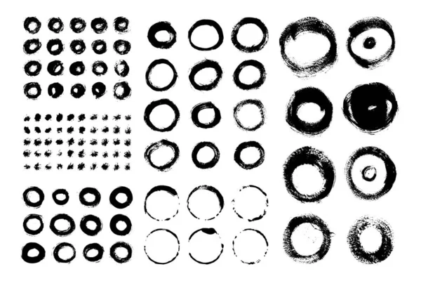 Verzameling van cirkelpenseelstreken. Set van vector Grunge Brushes. Vuile texturen van frames en designelementen. — Stockvector