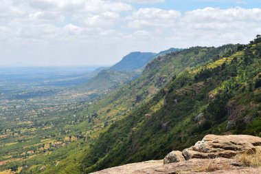 Kenya, Namanga Hills, Kenya kırsalında gökyüzüne karşı manzaralı dağ manzaraları