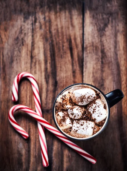 Coupe de chocolat chaud avec guimauves — Photo