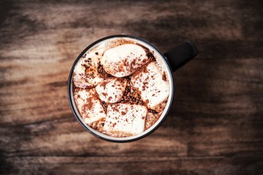 Şekerlemeli sıcak çikolata. 