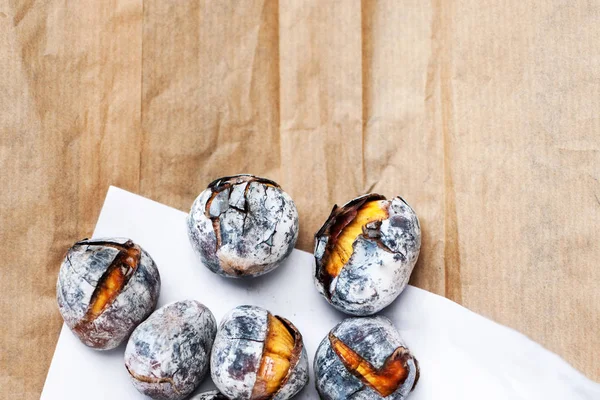 Delicious grilled chestnuts — Stock Photo, Image