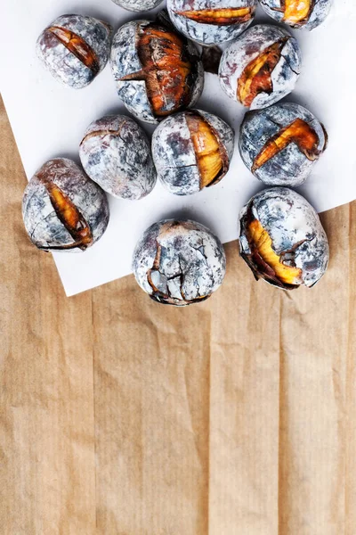 Delicious grilled chestnuts — Stock Photo, Image