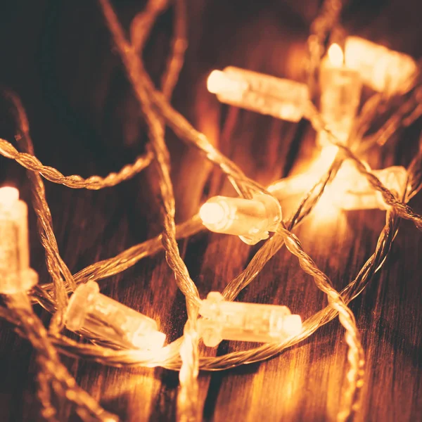 Luzes de Natal na mesa escura — Fotografia de Stock