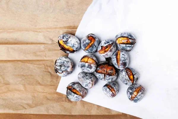 Delicious grilled chestnuts — Stock Photo, Image