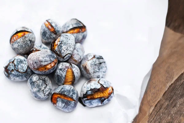 Delicious grilled chestnuts — Stock Photo, Image