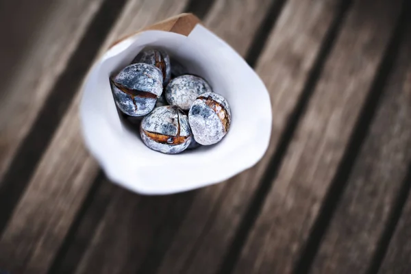 Delicious grilled chestnuts — Stock Photo, Image