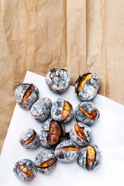 Delicious grilled chestnuts — Stock Photo, Image