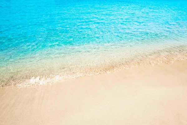 Солнечный пляж — стоковое фото
