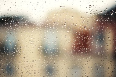 Pencereye yağmur damlaları