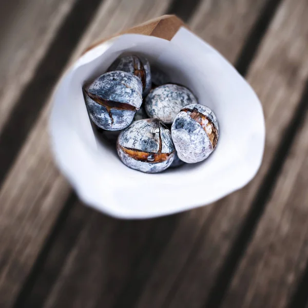 Delicious grilled chestnuts — Stock Photo, Image