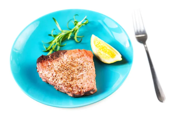 Filé de atum preparado em um prato — Fotografia de Stock