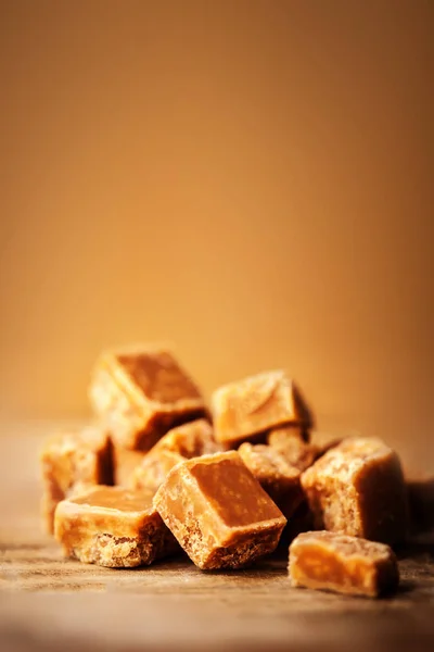 Golden Butterscotch toffee caramels. — Stock Photo, Image