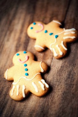 Gingerbread erkeklerle güzel Noel arka plan 