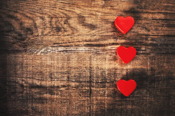O cartão de dia de Valentim com corações vermelhos — Fotografia de Stock