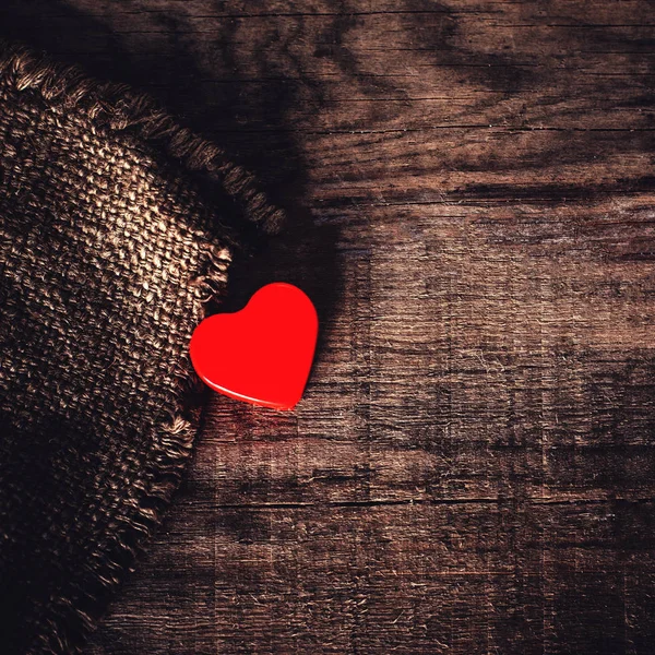 Sevgililer günü kartı ile kırmızı kalp — Stok fotoğraf