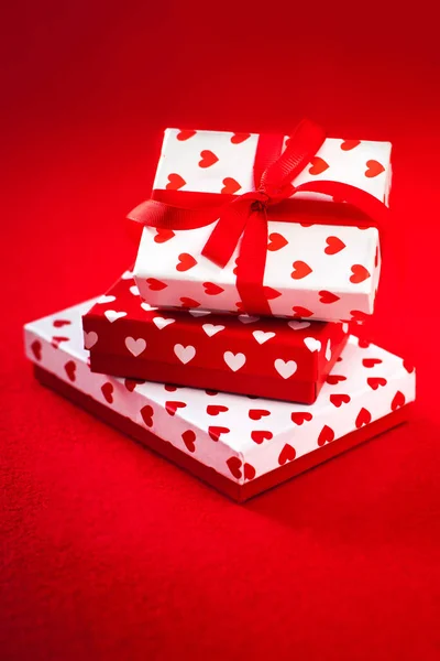 День Святого Валентина подарки с сердцами — стоковое фото