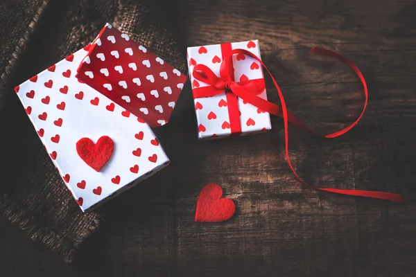 Scatole regalo di San Valentino e cuore — Foto Stock