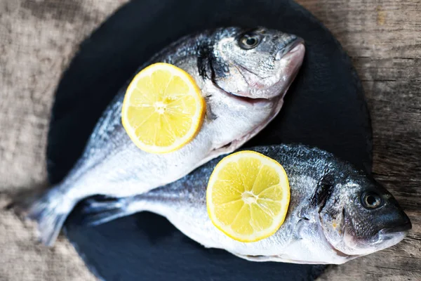 Fresh raw fish — Stock Photo, Image