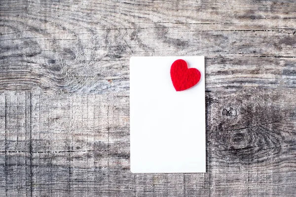 Hediye kartı ile kalp — Stok fotoğraf