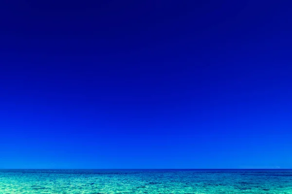 Bellissimo mare tropicale e cielo — Foto Stock