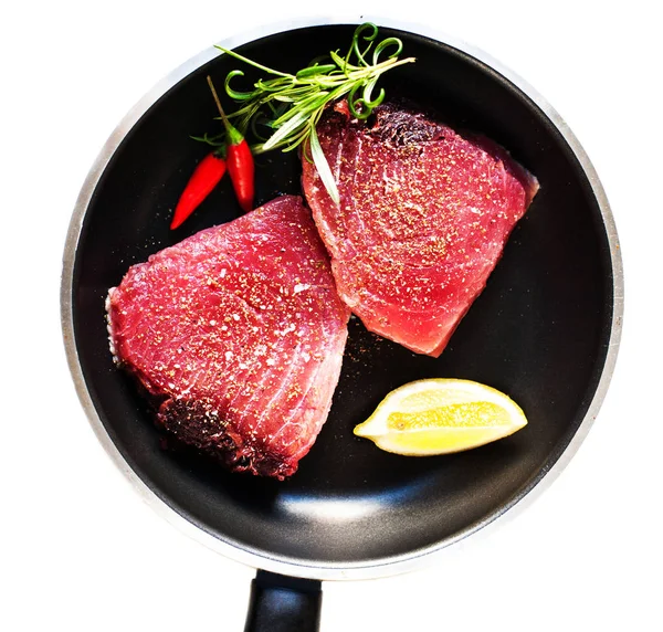 Raw tuna on a frying pan close up — Stock Photo, Image